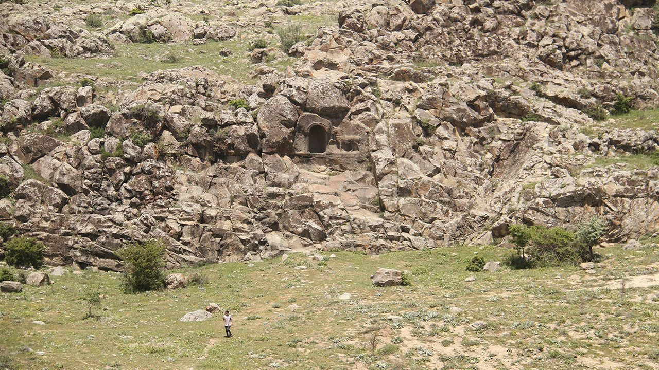 Turistlerin göz bebeği oldu! 3 bin 500 yıldır yatan dünyanın en büyük anıtı Konya'da