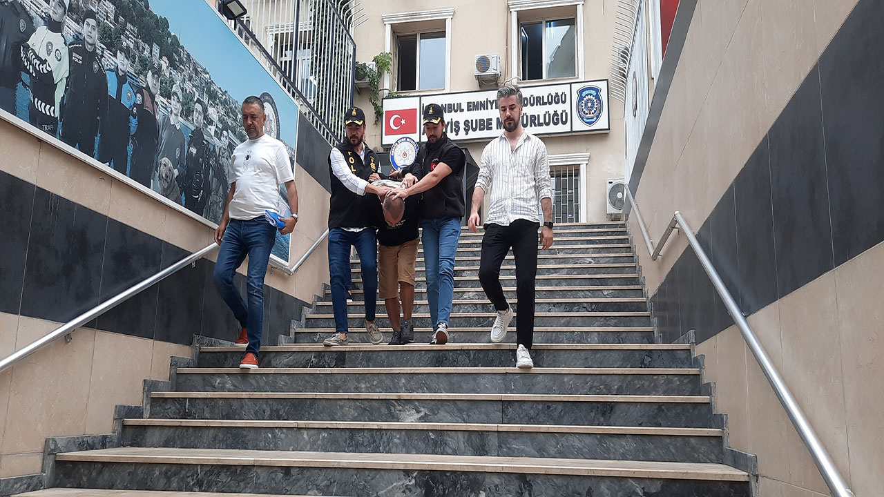 Kadıköy'de kadın cinayeti! Tartıştığı kadını 4. kattan aşağıya attı