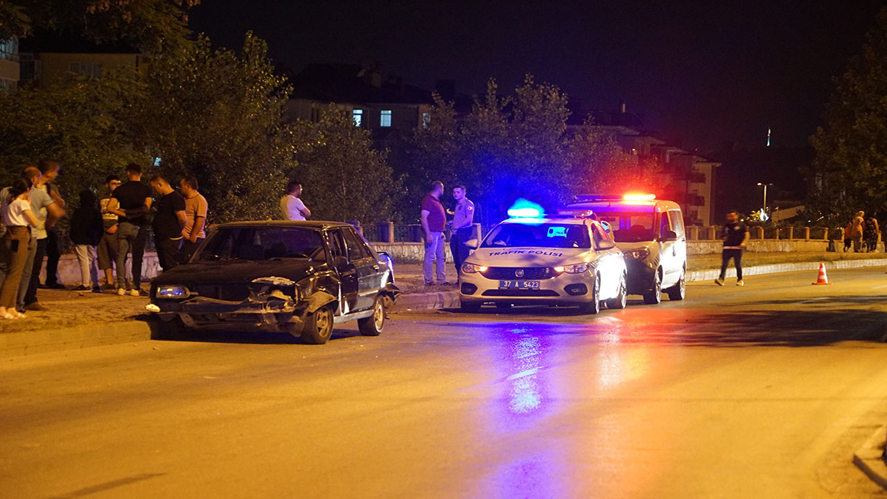 Kastamonu'da korkunç kaza! Yoldan çıkan otomobil bisiklet süren gençlere çarptı: 2 yaralı