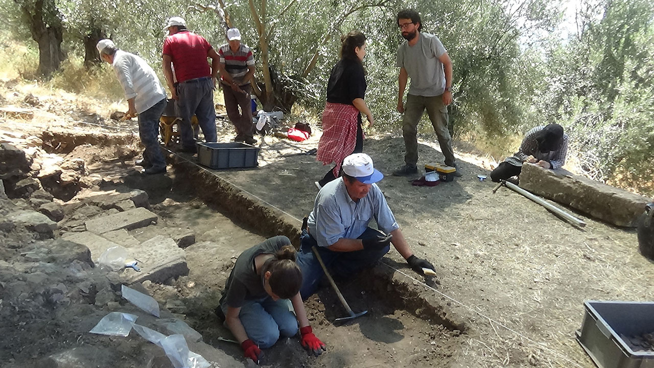 Kazı çalışmasından çıkanlar görenleri büyüledi! Toprağın altından 700 yıllık 'Roma villası' çıktı