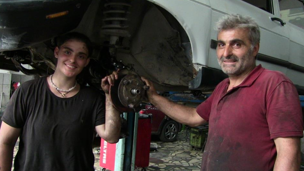 Artvin'de liseli Azra'nın motor ustası olma hikayesi dikkat çekiyor