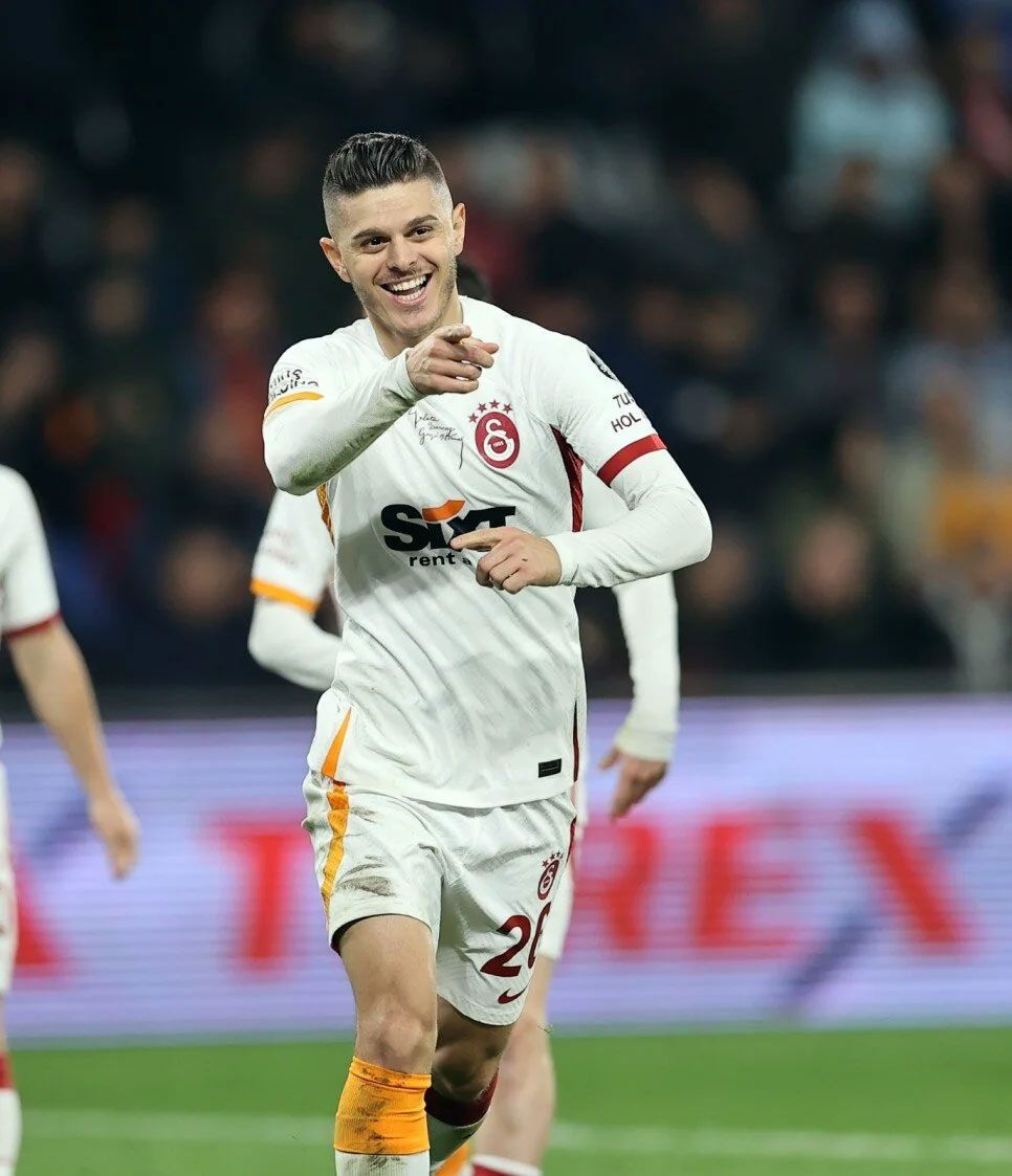 Beşiktaş'tan Galatasaray'a büyük transfer çalımı! Yıldız isim imza için İstanbul'da