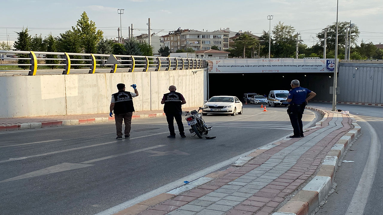 Karaman'da acı kaza! Aydınlatma direğine çarpan motosiklette 20 yaşındaki genç hayatını kaybetti