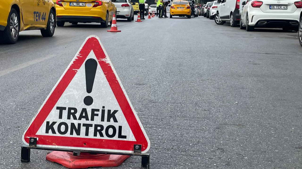 İstanbul'da yayalara yol vermeyen sürücülere ceza kesildi