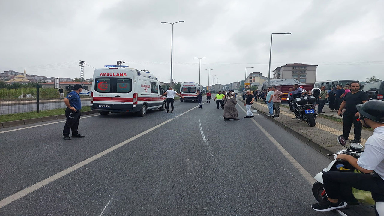 Zonguldak'ta faciadan dönüldü! Freni boşalan iş makinası halk otobüsüne çarptı