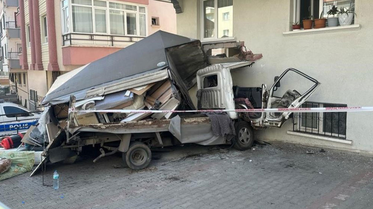 Ankara'da duvara çarpan kamyonetin sürücüsü hayatını kaybetti!
