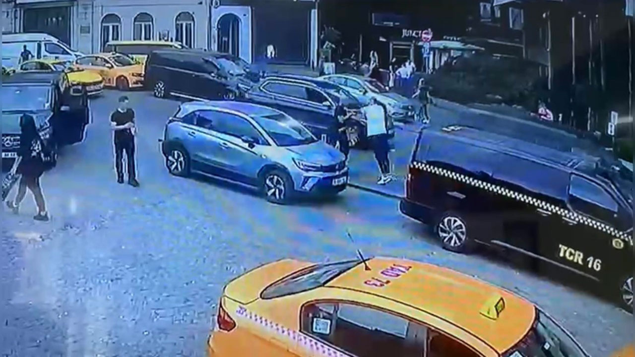 Beyoğlu'nda taksicinin 'kısa mesafe' kavgasında ölümüne dövdüğü müşteri hayatını kaybetti! O anlar saniye saniye kameralara yansıdı