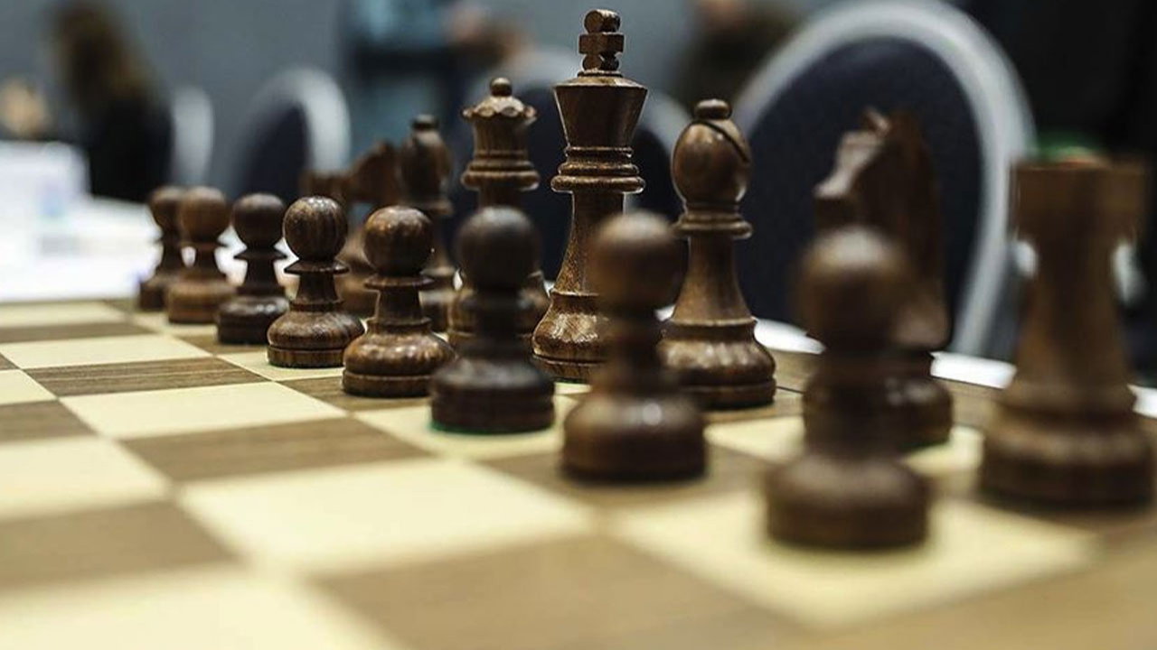 Uluslararası Satranç Federasyonu, trans kadınların yarışmasını yasakladı!