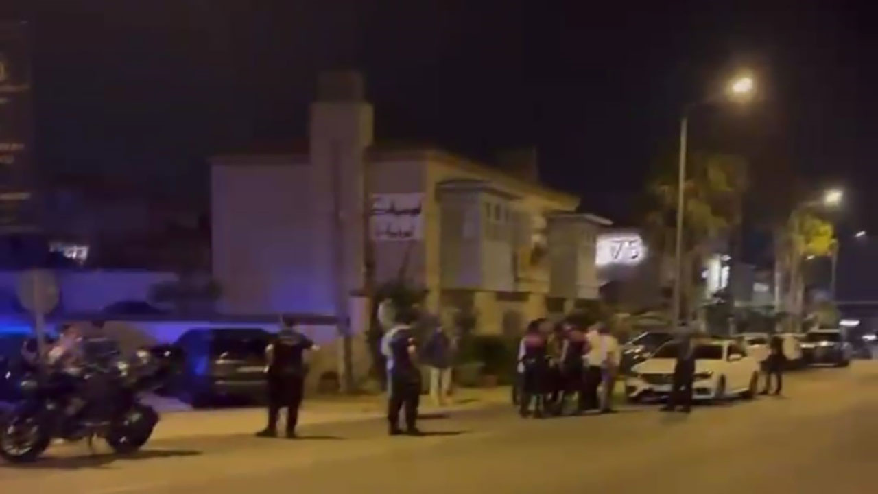 Çeşme'de eğlence mekanında silahlı kavga dehşeti: 1 ölü 7 yaralı
