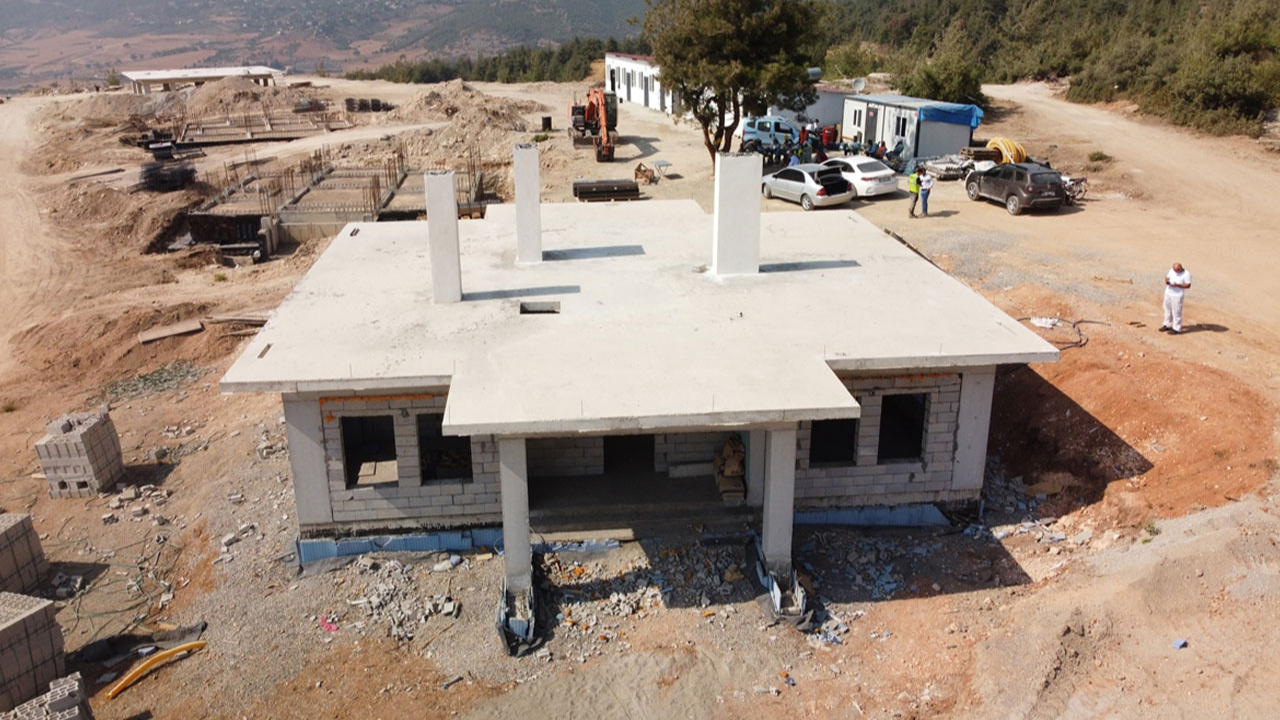 Osmaniye'de depremzedeler için köy evlerinin yapımı sürüyor!