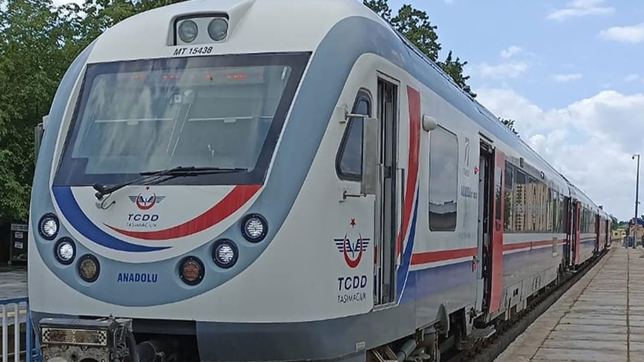 Adana ve Mersin'de hızlı tren çalışmaları nedeniyle tren seferlerinde değişiklik yapıldı