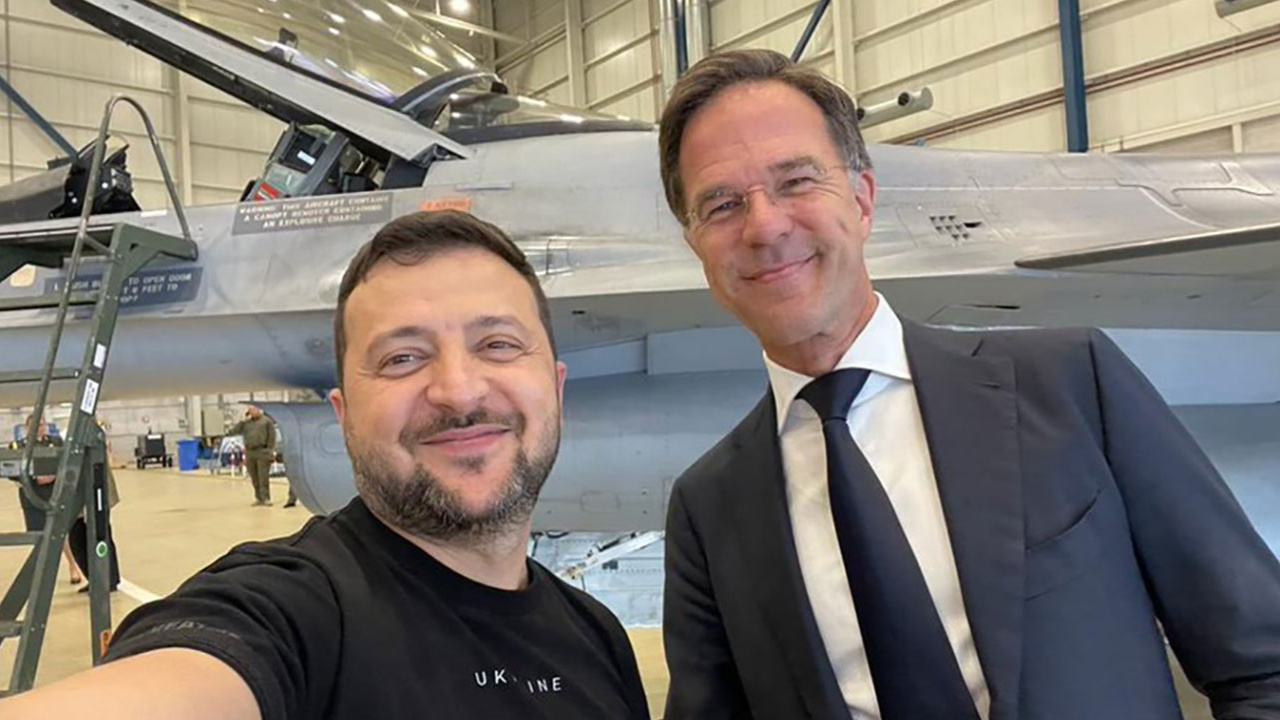 Zelenskiy, Hollanda başbakanı ile F-16 selfiesi paylaştı! 42 jet ve bu sadece bir başlangıç