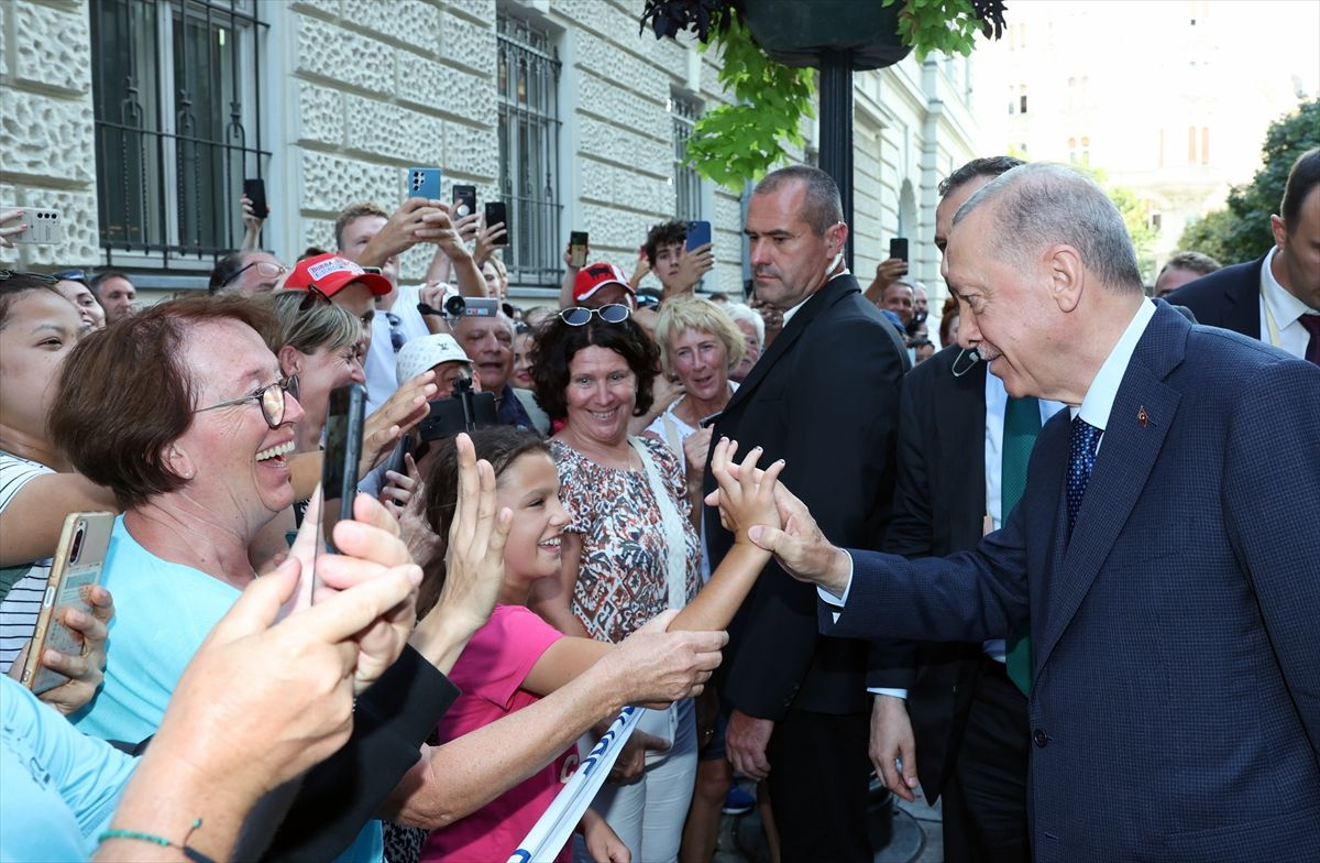 Macaristan'da Cumhurbaşkanı Erdoğan’a sevgi seli