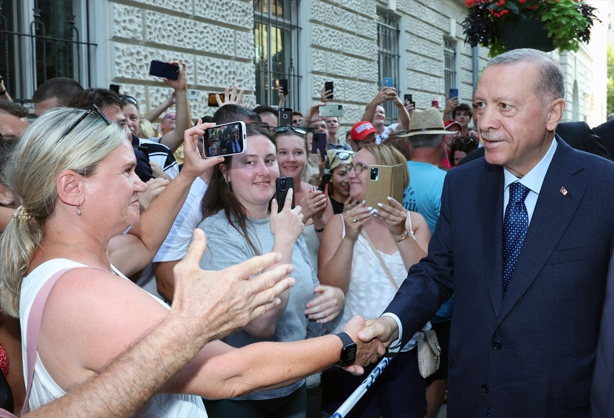 Macaristan'da Cumhurbaşkanı Erdoğan’a sevgi seli