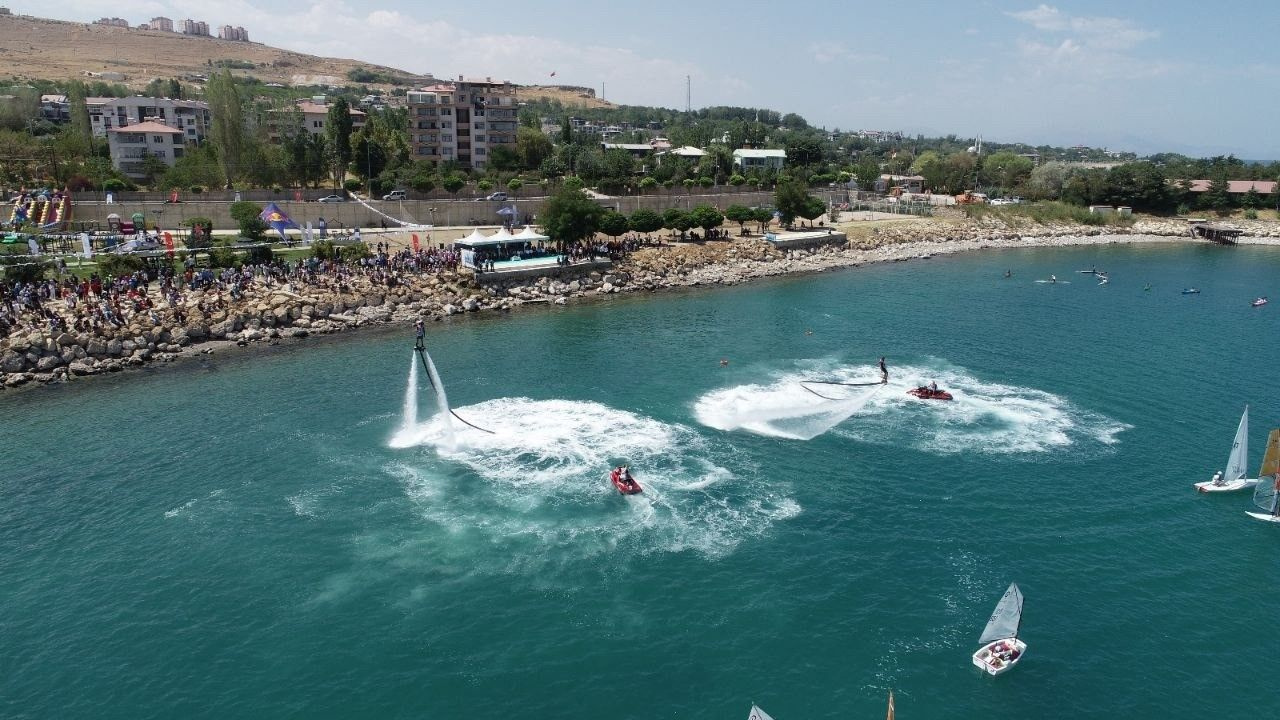 Burası Akdeniz değil Van! Edremit Su Sporları Festivali dolu dolu geçti!