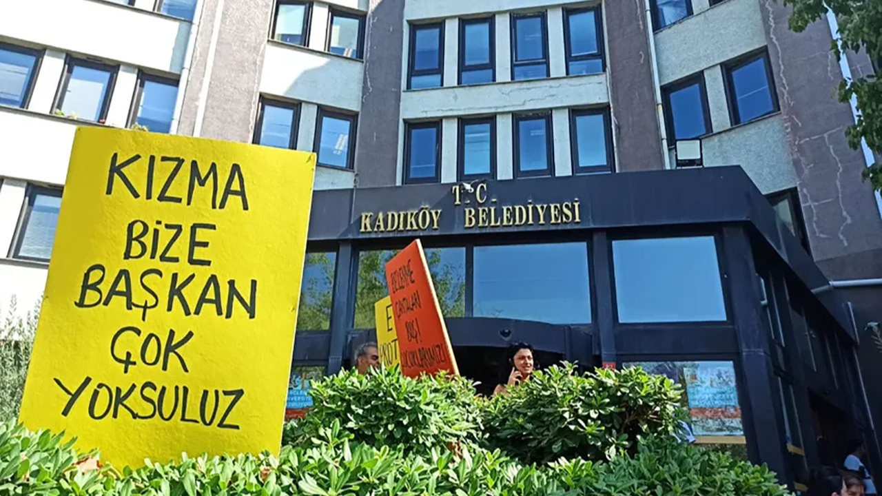 Kadıköy Belediyesi işçileri bu pankartı açıp iş bıraktı! 'Kızma bize başkan, çok yoksuluz'