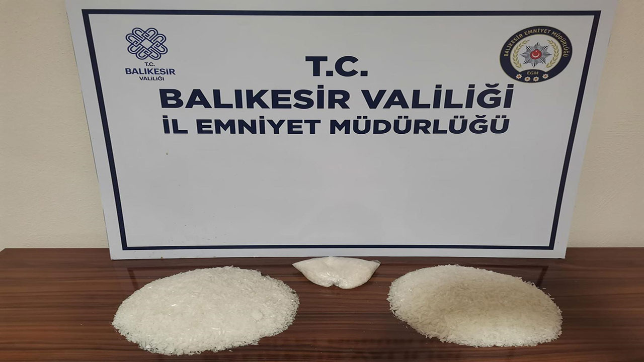 Balıkesir'de uyuşturucu operasyonu! Araçta 2 kilo uyuşturucu yakalandı