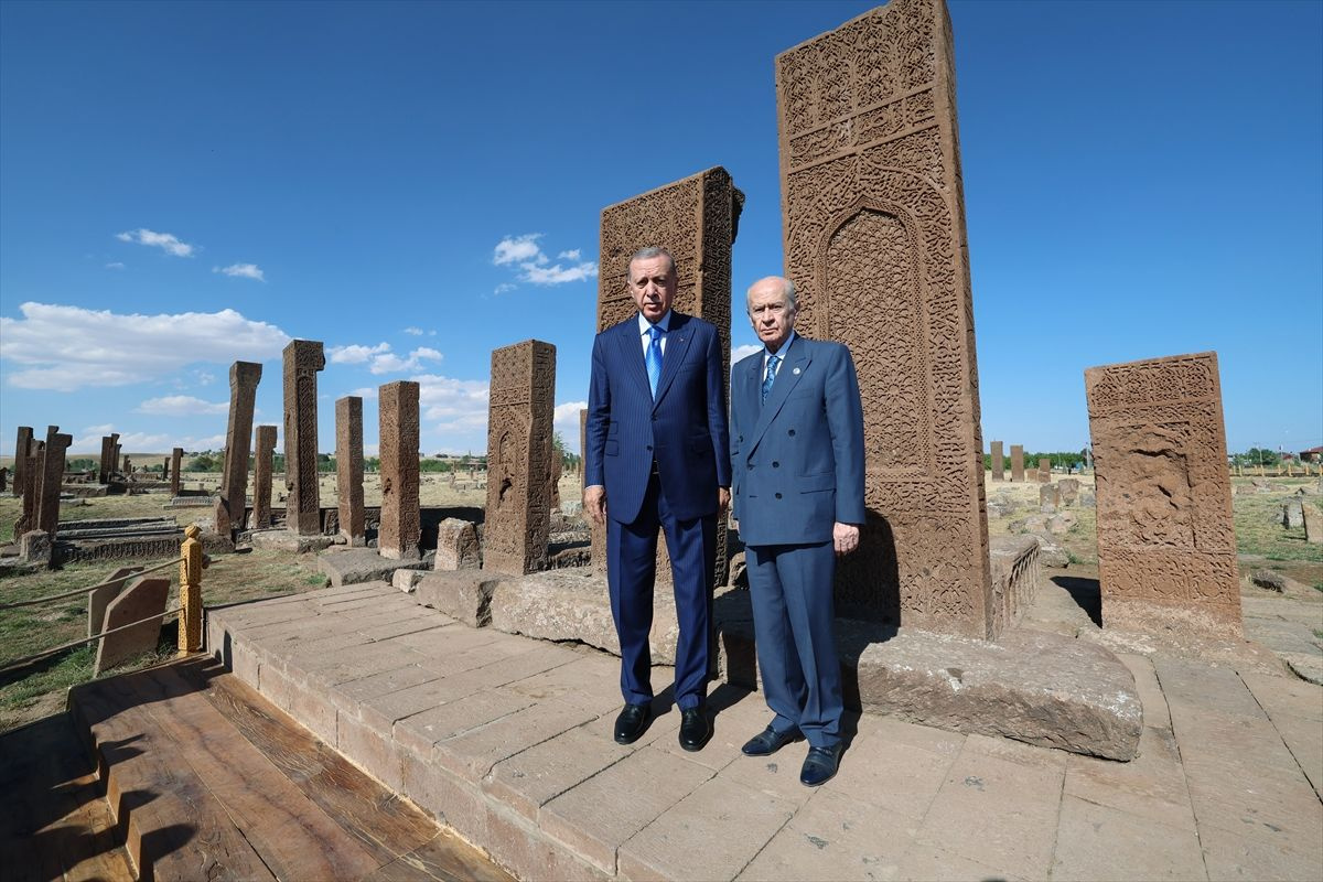 Cumhurbaşkanı Erdoğan, Ahlat'ta Selçuklu mezarlığını ziyaret etti