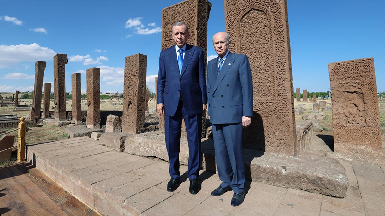 Cumhurbaşkanı Erdoğan, Ahlat'ta Selçuklu mezarlığını ziyaret etti