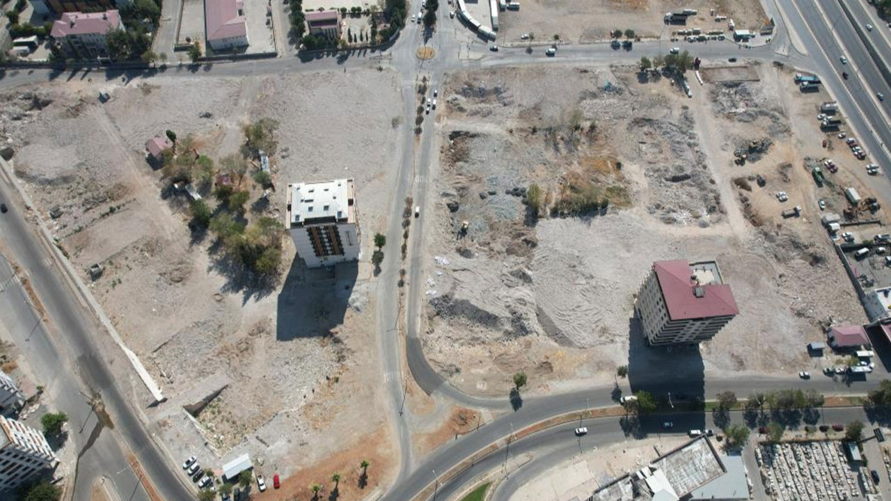 Depremin simgesi Ebrar Sitesi’nde enkaz kalmadı!