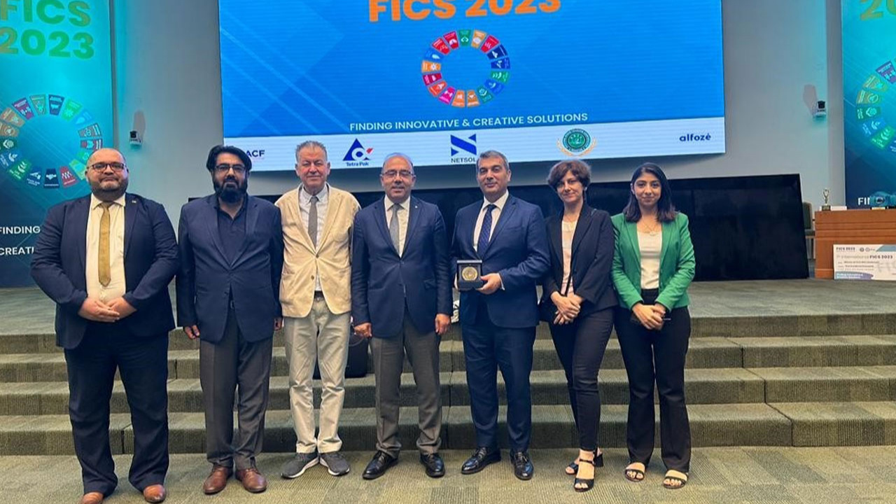 Gazi Üniversitesi, FICS 2023 Büyük Finali'nde "Küresel Şampiyon Ödülü"nün sahibi oldu