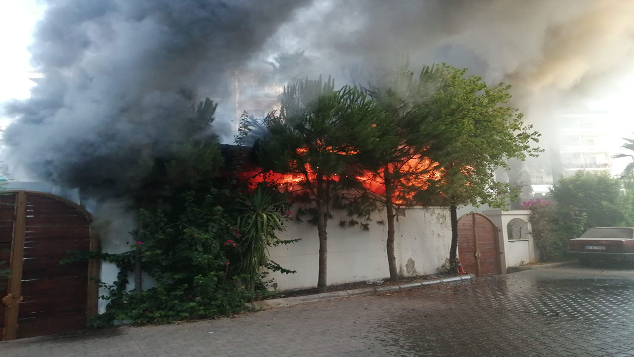 Marmaris'te otelin bahçesi alev alev yandı!