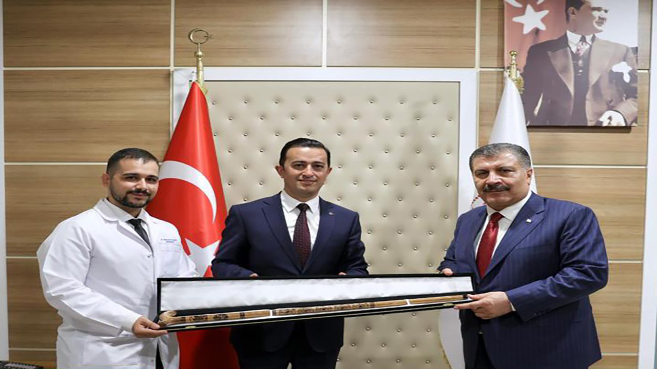 Sağlık Bakanı Fahrettin Koca'dan Bitlis'te hastane ziyareti! Hastalarla yakından ilgilenen Koca yürekleri fethetti