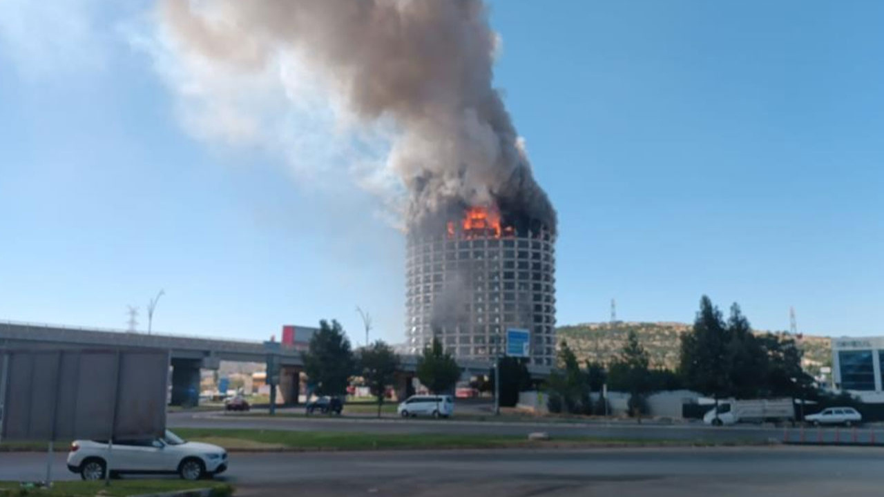 Gaziantep’te 17 katlı kullanılmayan otelde yangın çıktı!