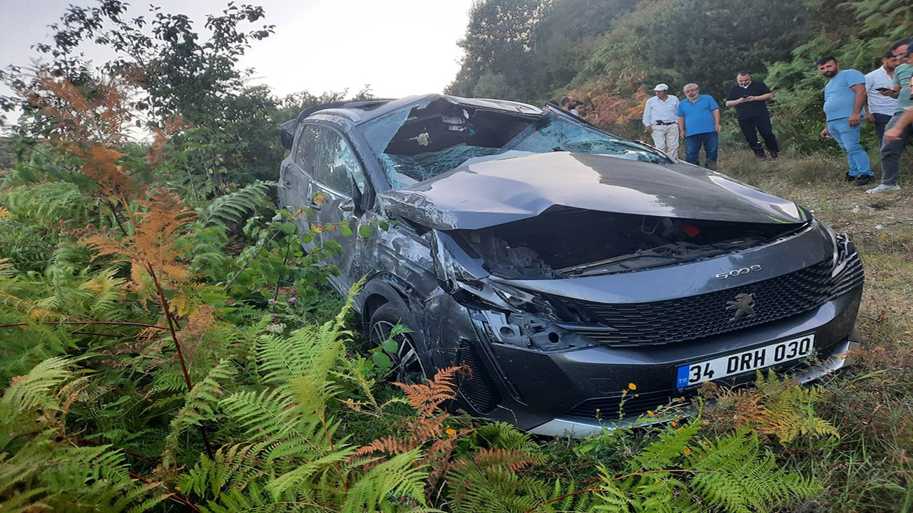 Sinop'ta takla atan otomobil şarampole devrildi: 3 yaralı