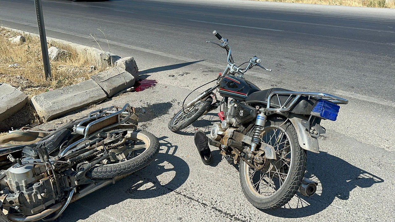 Afyonkarahisar'da acı kaza! Motosikletler çarpıştı: 2 ölü