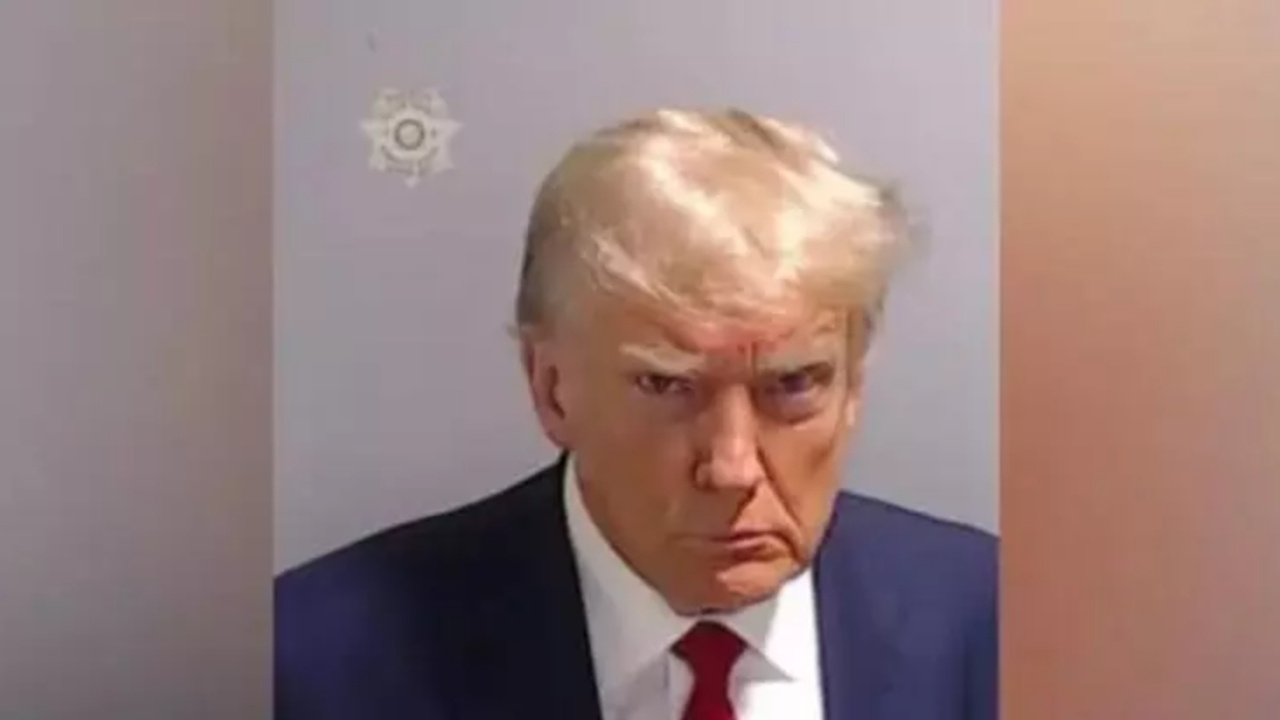 Donald Trump'ın sabıka fotoğrafına bağış yağdı!