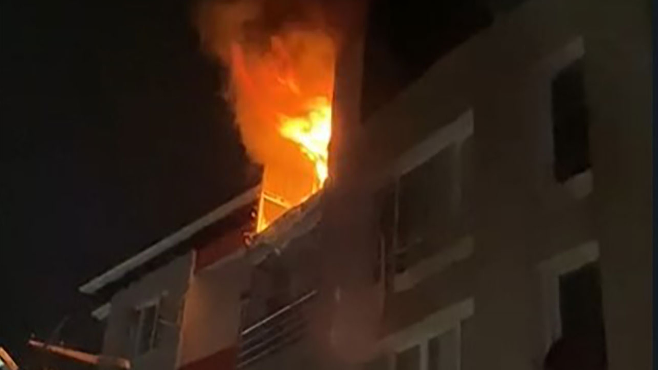 Eskişehir'deki patlama anı kamerada! Bir kişi balkondan düşerek feci şekilde can verdi