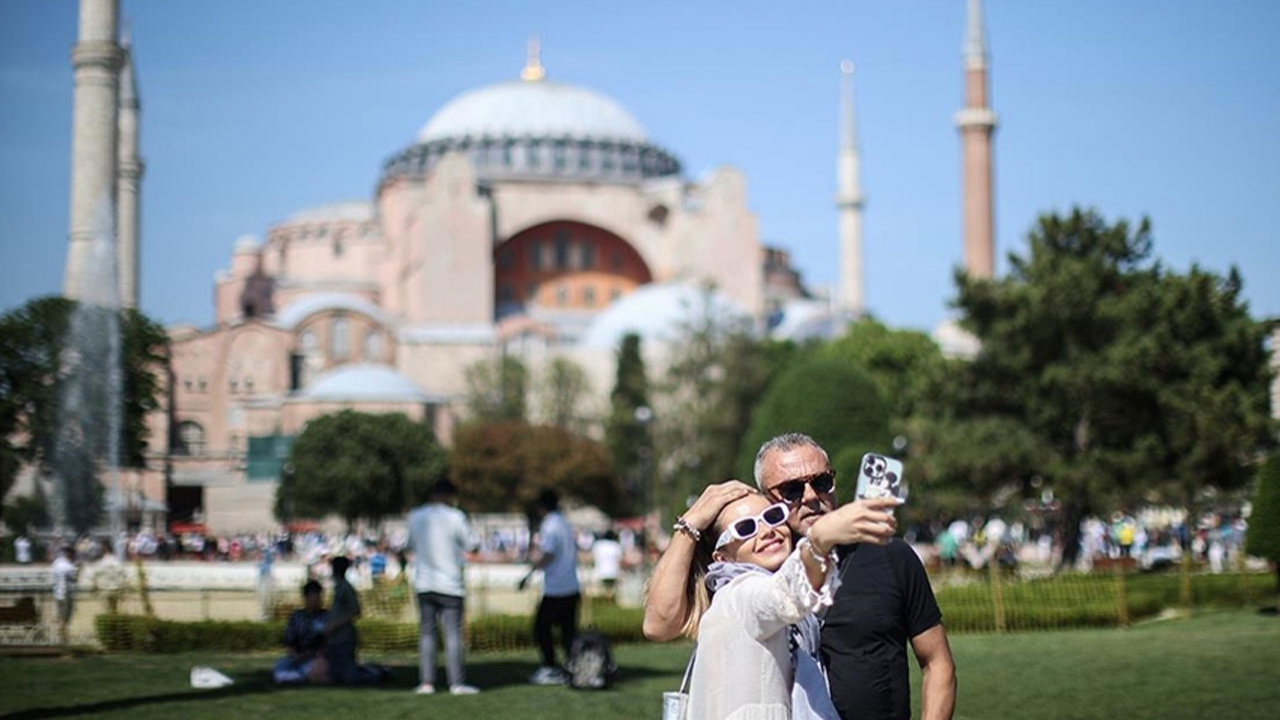 İstanbul temmuzda gelen turist sayısında son 10 yılın rekorunu kırdı!