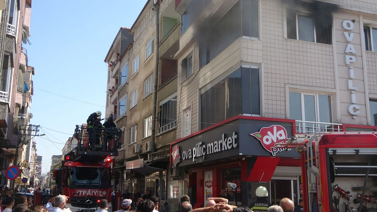 Samsun'da yanan ofis çarşı esnafını korkuttu!