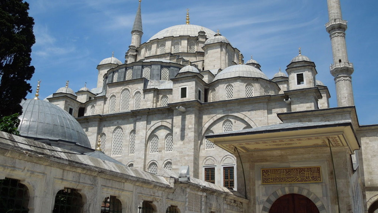 Şehitler için İstanbul Fatih Camisi'nde Kur'an-ı Kerim okundu