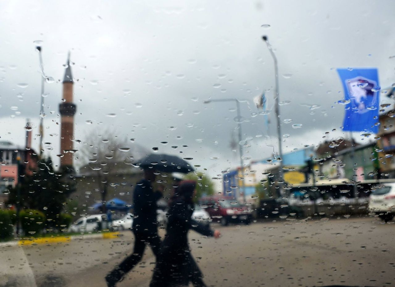 Meteoroloji kuvvetli yağmur beklenen şehirleri açıkladı AKOM'dan İstanbul'a uyarı: Hafta sonuna dikkat!