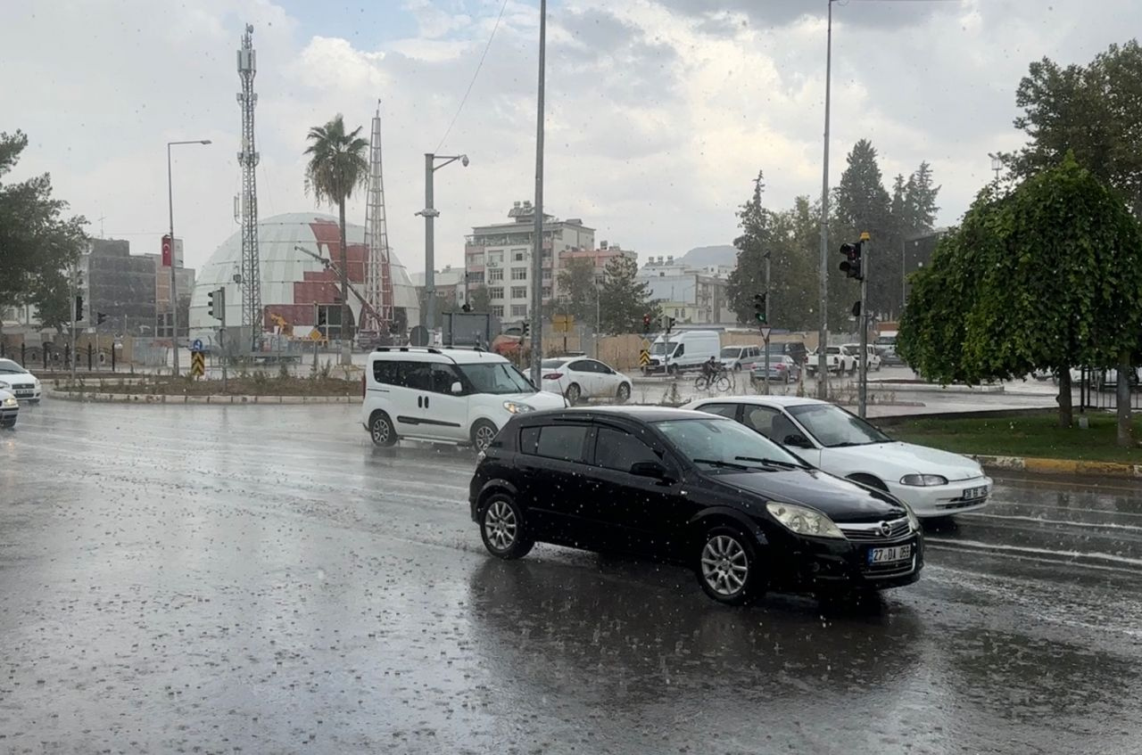 Meteoroloji kuvvetli yağmur beklenen şehirleri açıkladı AKOM'dan İstanbul'a uyarı: Hafta sonuna dikkat!