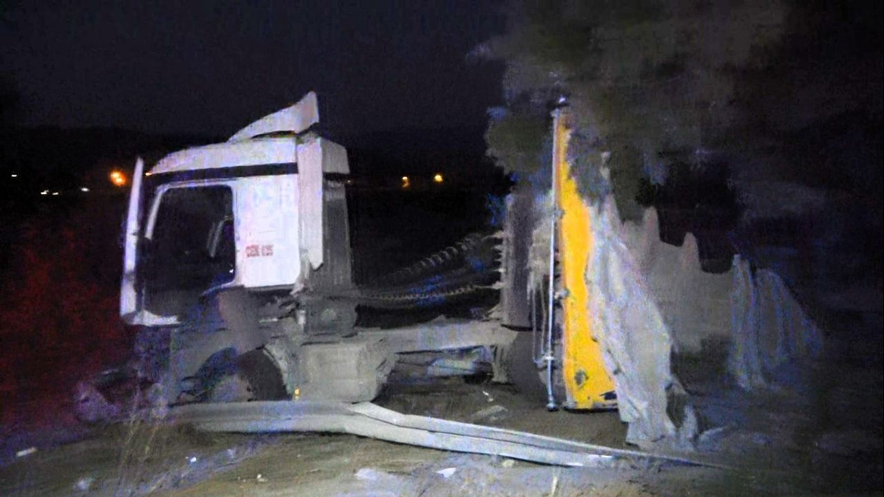 Denizli'de facia! Bariyeri aşan TIR, karşı şeritte otobüsü çarptı 6 kişi öldü 43 kişi yaralandı