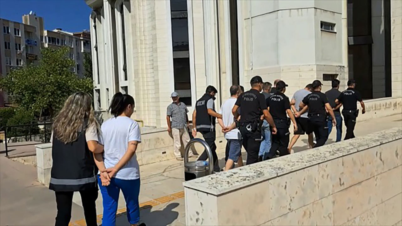 Balıkesir'de göçmen kaçakçılığı organizatörleri yakayı ele verdi! 5 organizatör tutuklandı