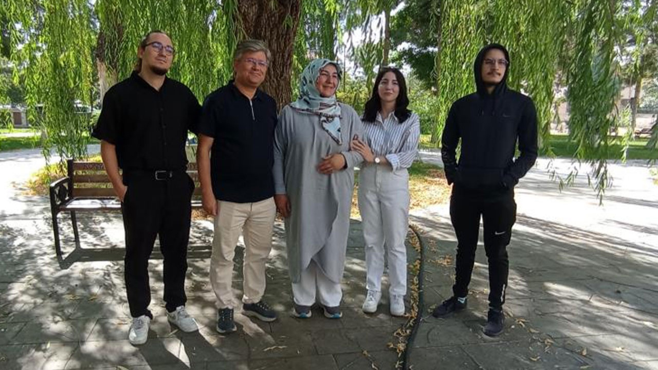 Konya'da 3 çocuk annesi kadın, 3. üniversitesine oğlu ile kayıt oldu!