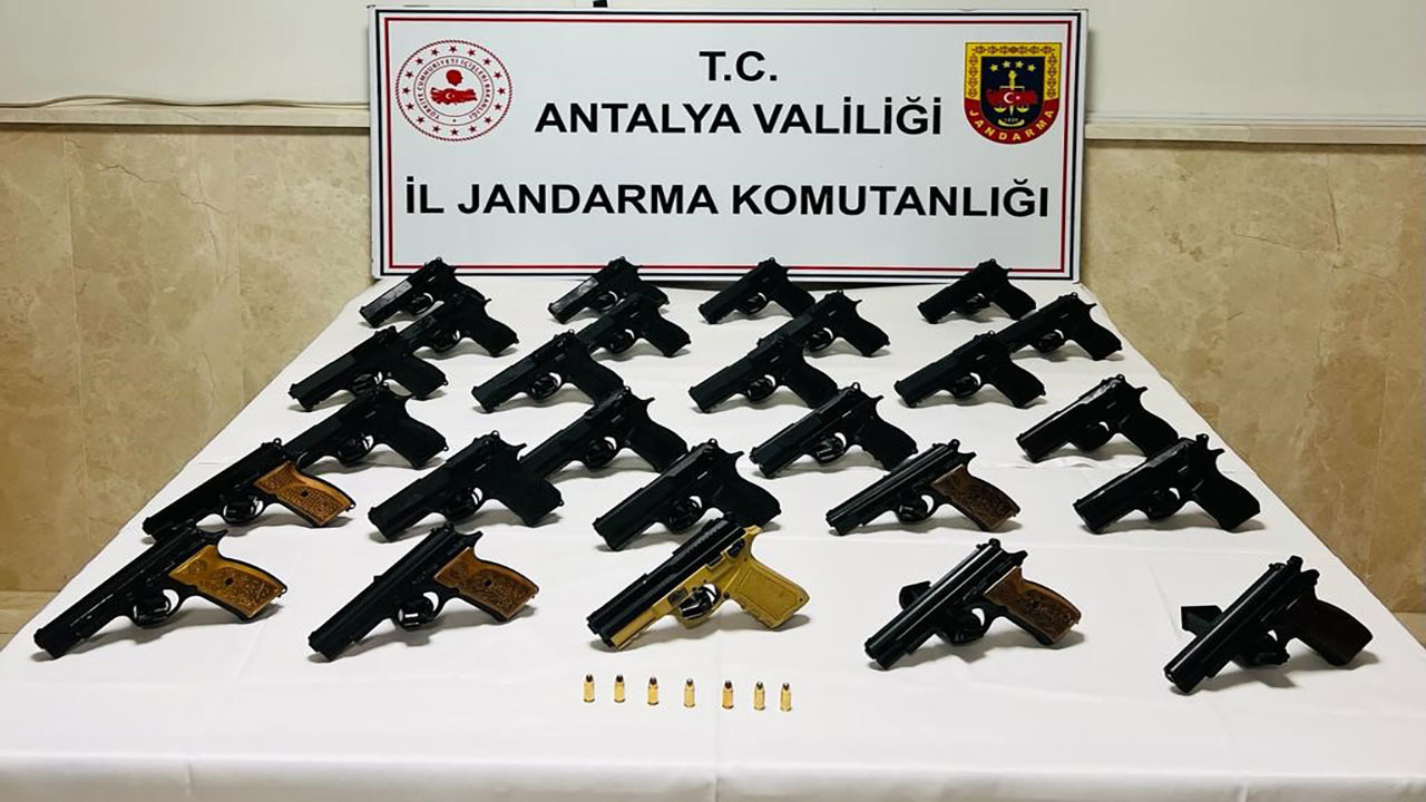 Antalya'da jandarma ekiplerinden silah kaçakçılığı operasyonu! 3 kişi tutuklandı