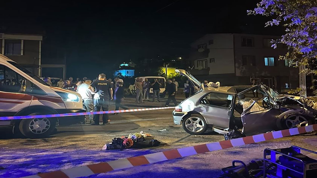 Yalova'da ağaca çarpan otomobilde 1 kişi öldü, 3  kişi yaralandı!