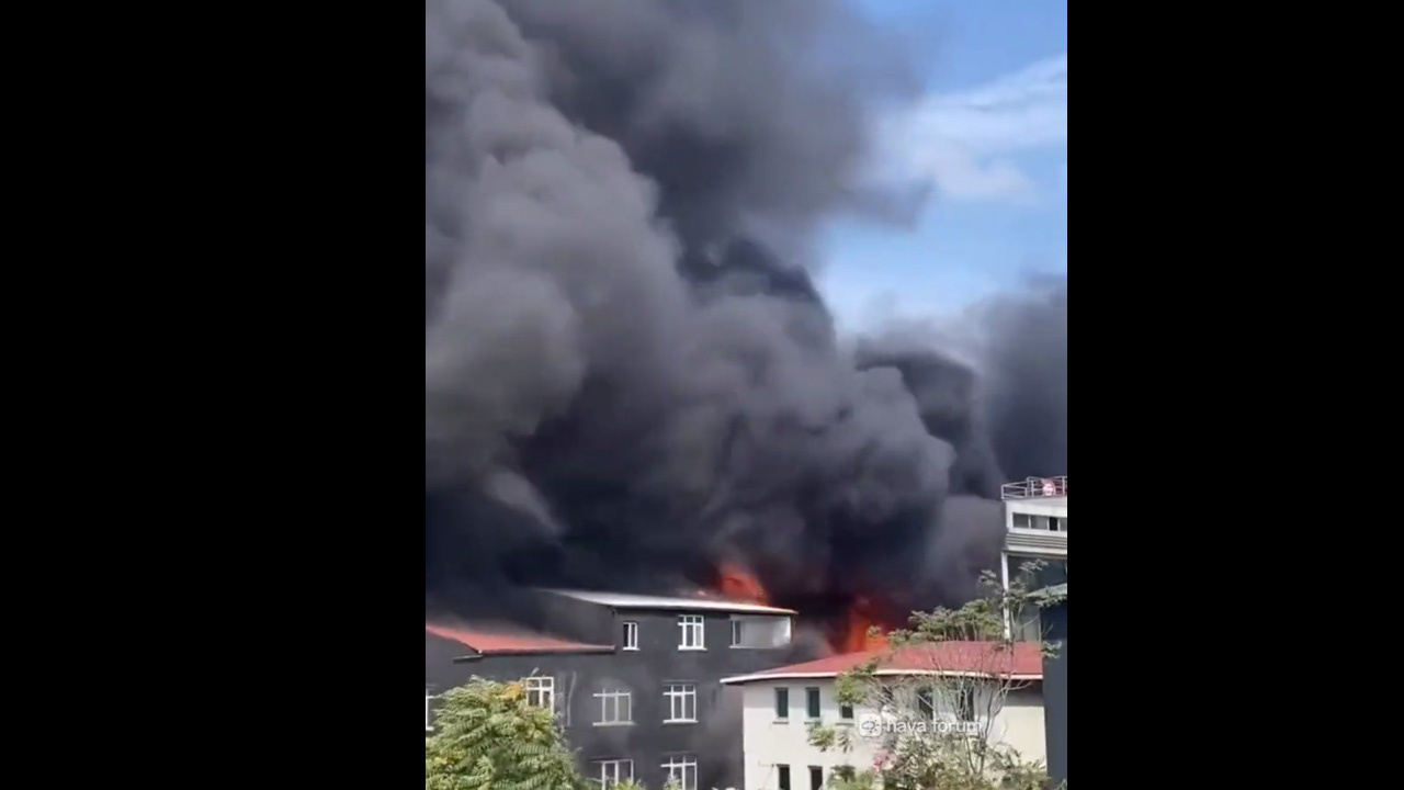 Ataşehir'de 2 katlı binada yangın
