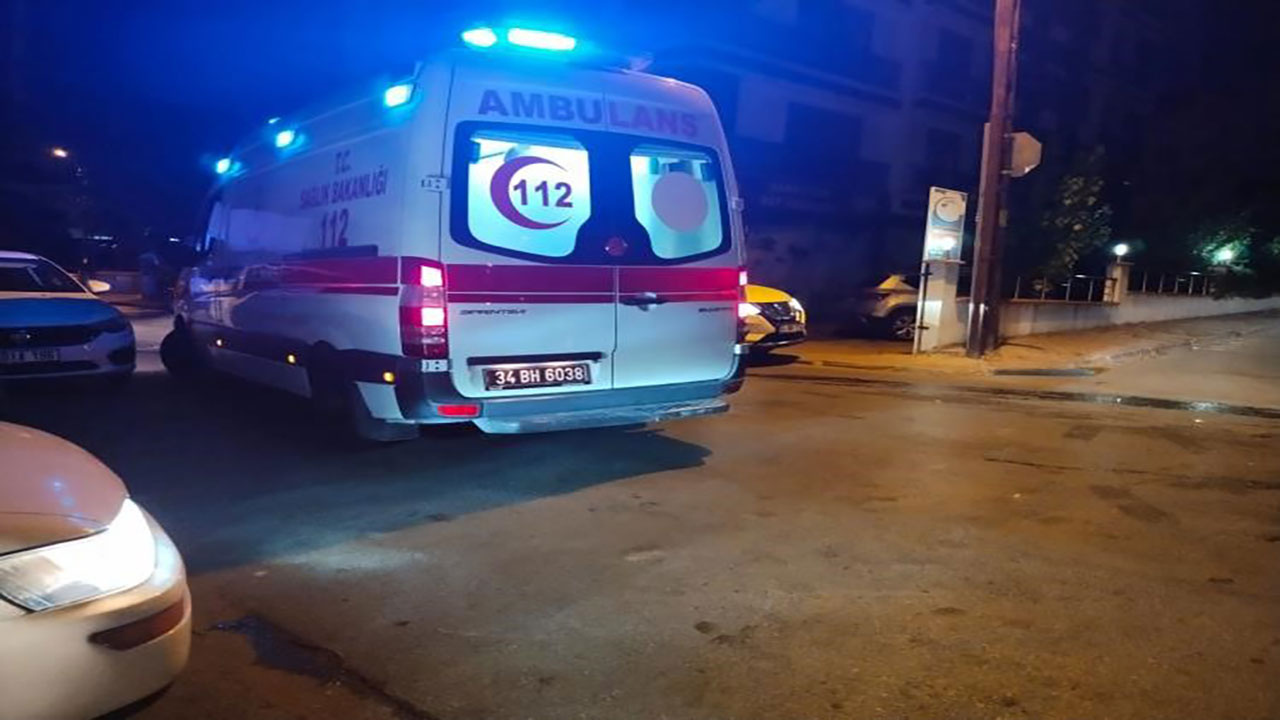 Ümraniye'de otomobil dönüş yapan zabıta aracı çarptı: 2 yaralı