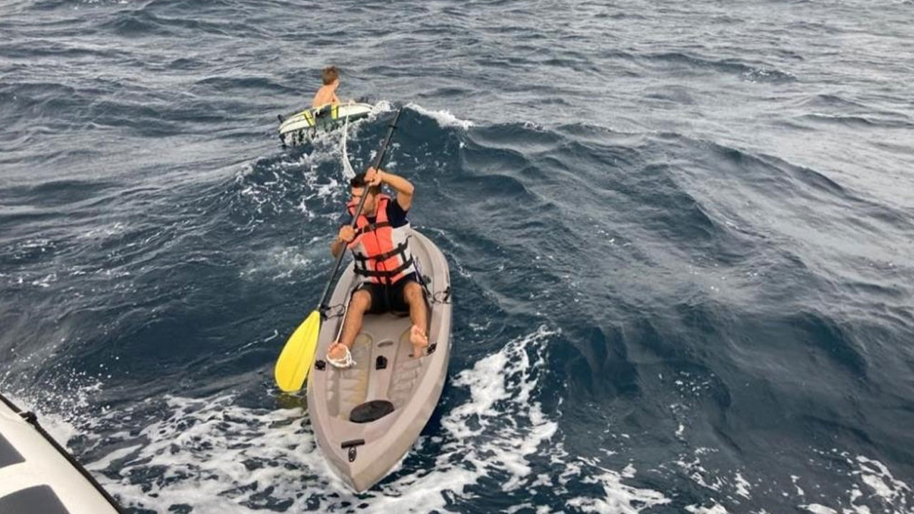 Şişme bot ile denizde sürüklenen çocukları Sahil Güvenlik kurtardı!