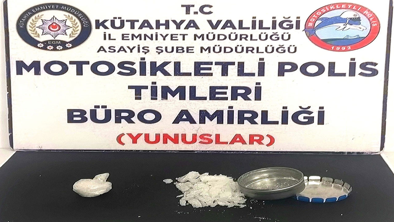 Kütahya'da şüpheli motosikletlilerin üzerinde çok sayıda uyuşturucu çıktı!