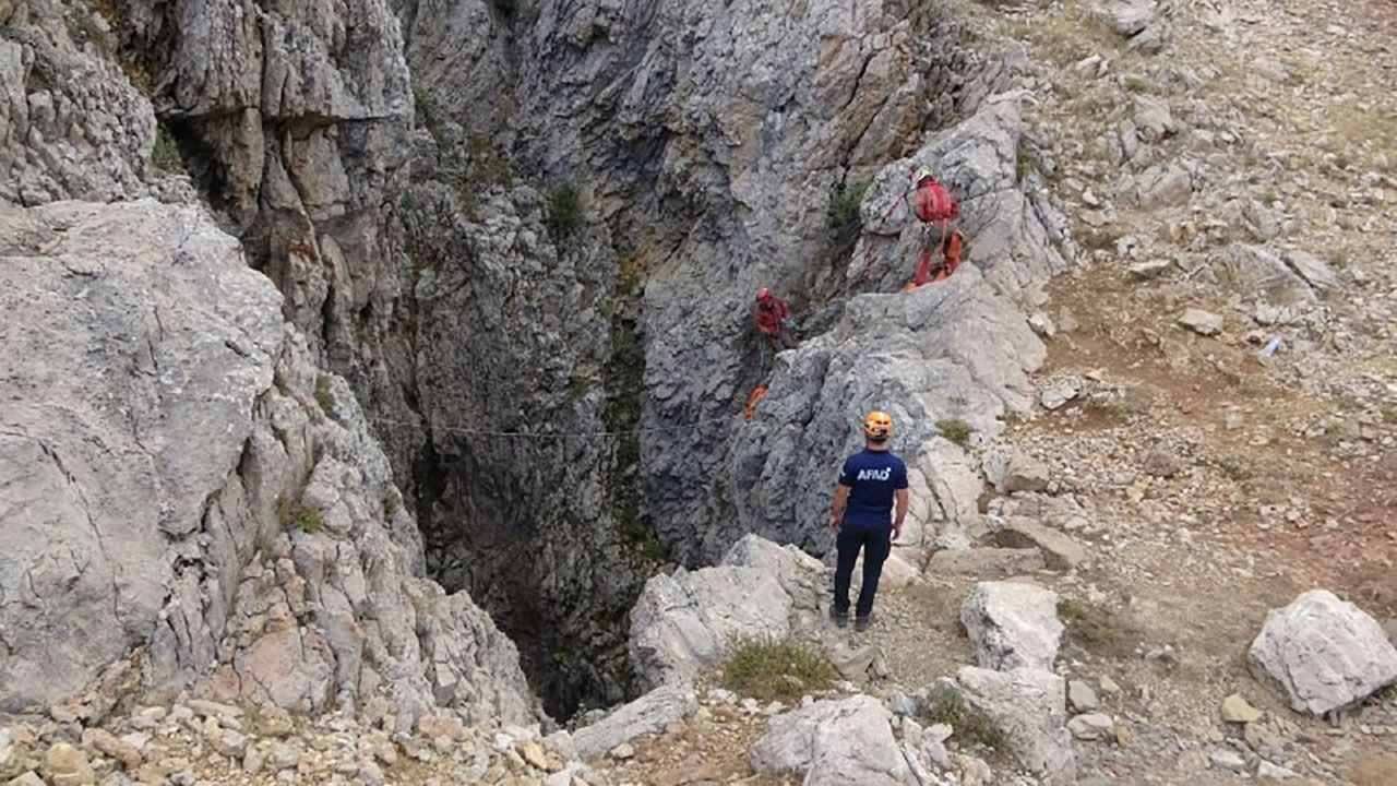 Mersin'de 1276 metre derinlikte mide kanaması geçiren ABD'li bilim adamının tedavisi mağarada yapılıyor!