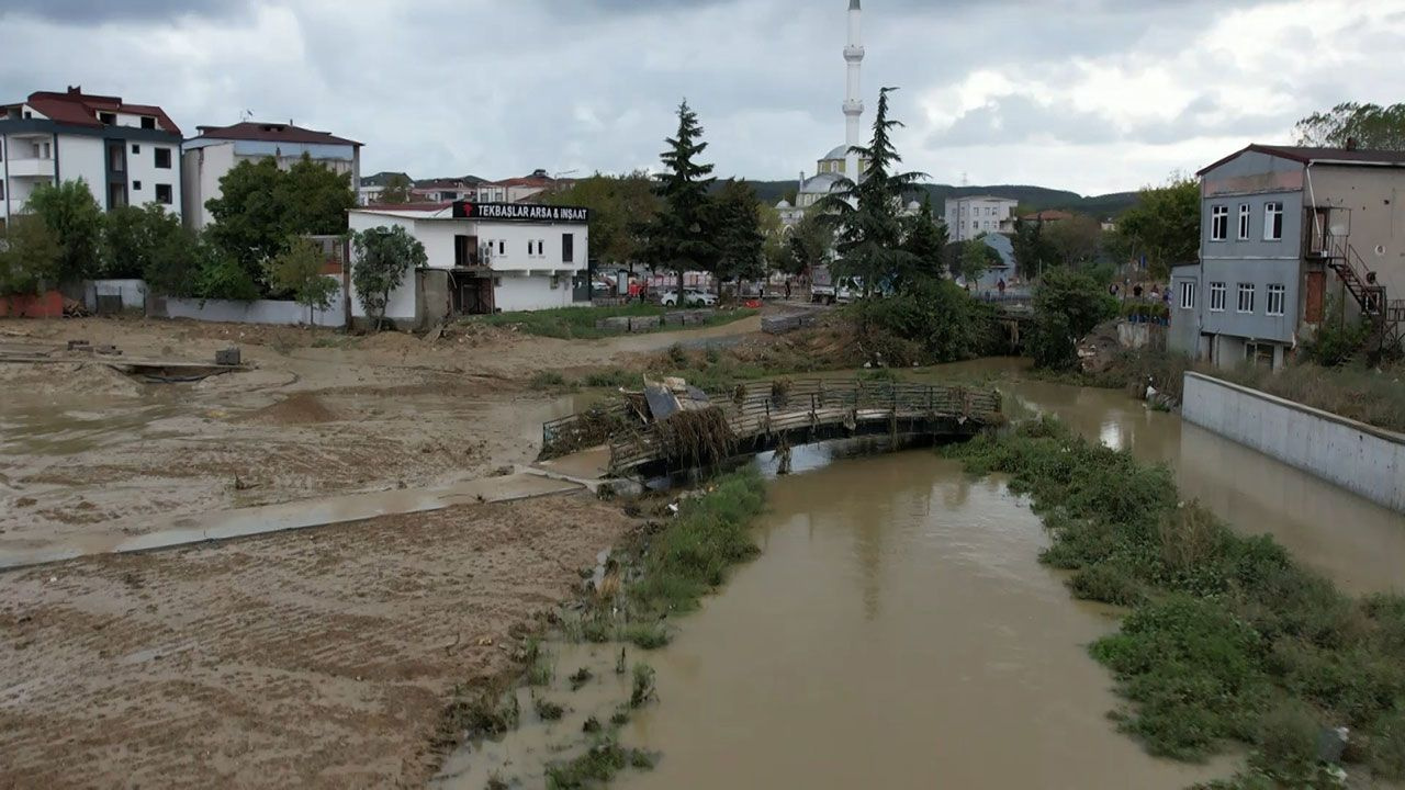 Selin vurduğu Arnavutköy'de su basan sera ve şantiye alanları havadan görüntülendi!