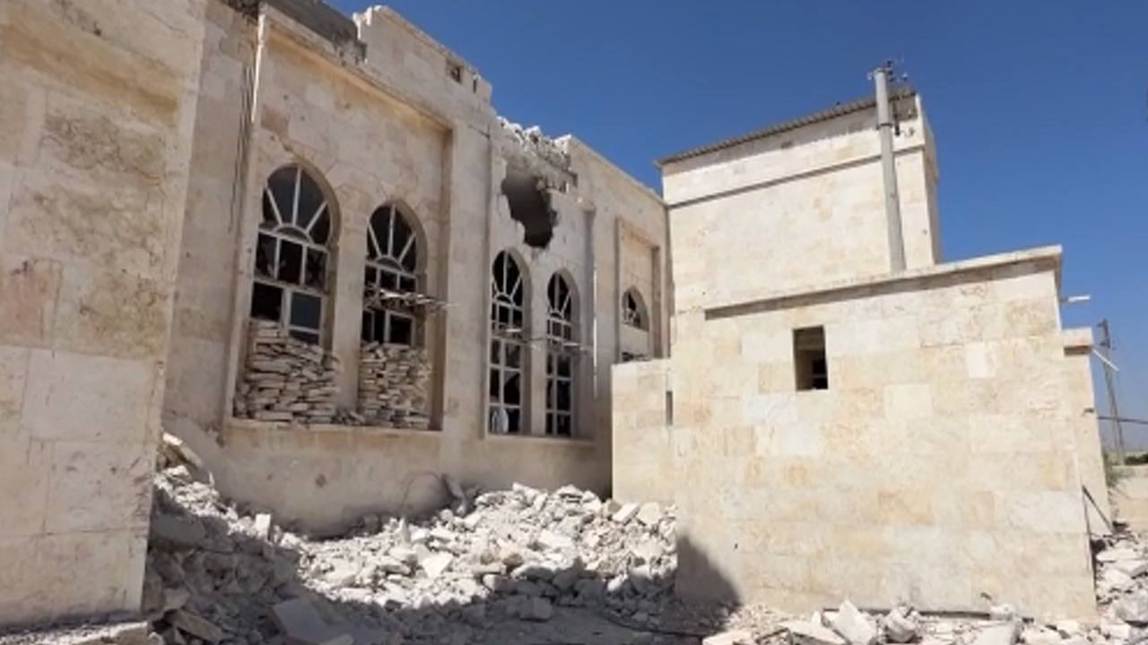 Terör örgütü PKK/YPG, Suriye'de camiye roket saldırısı düzenledi