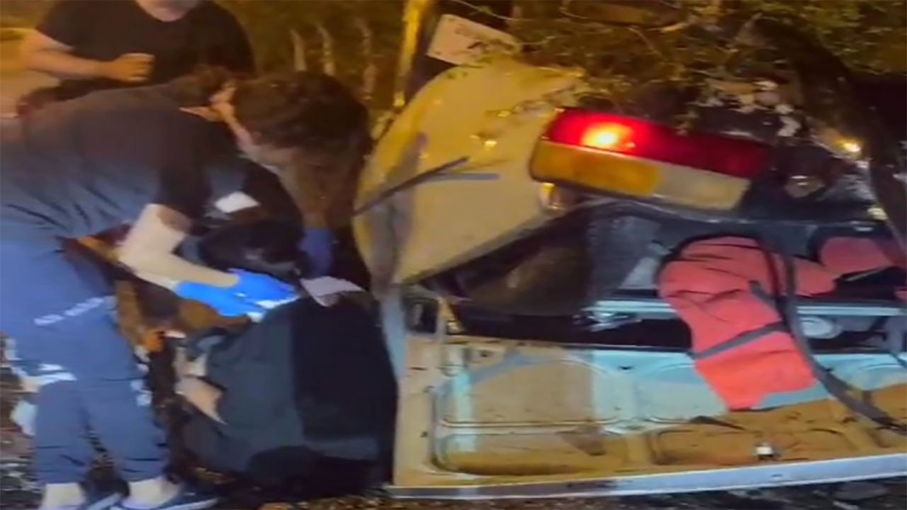 Mersin'de feci kaza! Kayan yolda başka araca çarpan otomobil takla attı